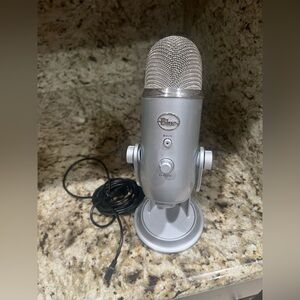 Blue Yeti Silver Microphone